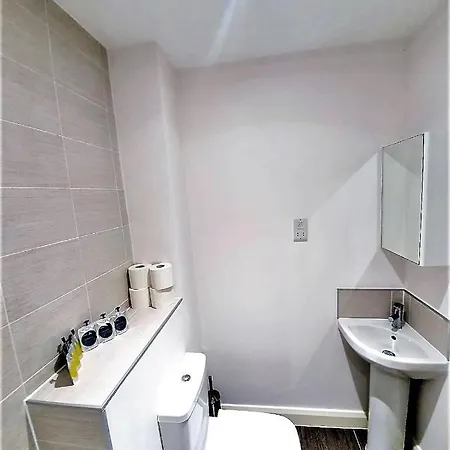 Manchester Holiday Apartment *