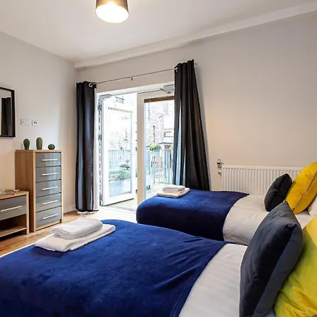Stunning Peaceful Canal-side With Free Parking Manchester