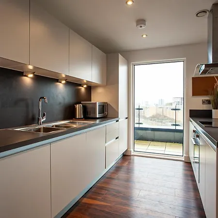 Stunning & Spacious Penthouse W/ Parking & Balcony Апартаменты *