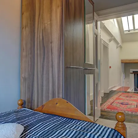 Manchesters Ultimate House - Hot Tub - Sleeps 23! Manchester