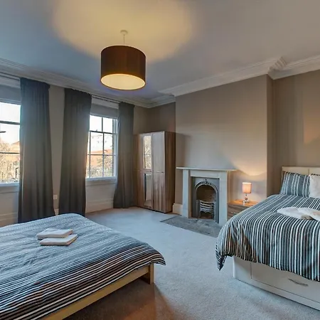 Holiday home Manchesters Ultimate House - Hot Tub - Sleeps 23!