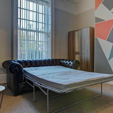 Manchesters Ultimate House - Hot Tub - Sleeps 22!