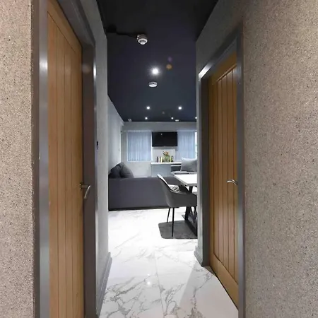 Back Turner Townhouse Apartment *