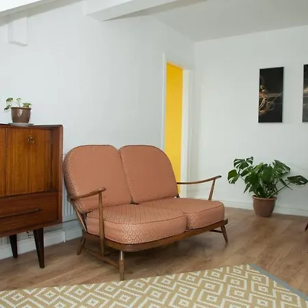 A Great Bright & Clean 2 Bd Apt. 10mins Into City! * מנצ'סטר