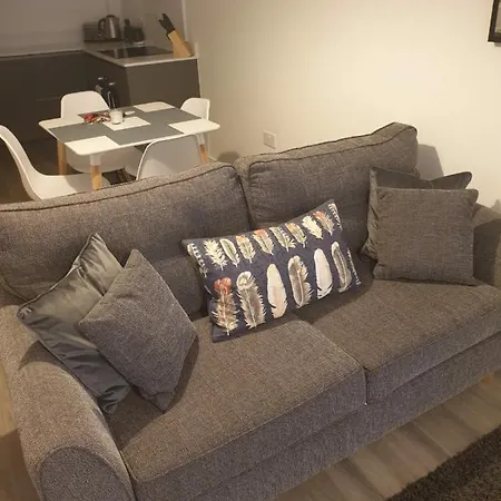 Halo House By Guestz *