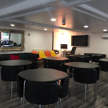 Rahman Ostello Manchester