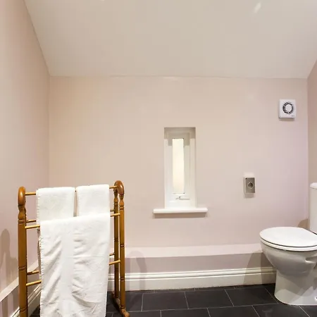 Oyo Ladybower فندق