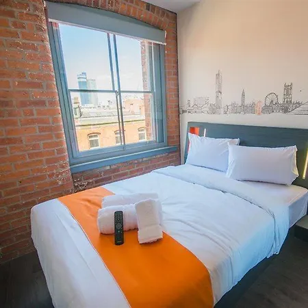מלון Easyhotel