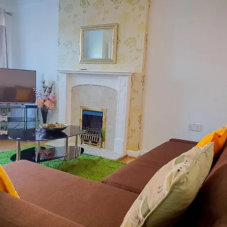 Airport Lounge - 3 Bed - 6 Persons