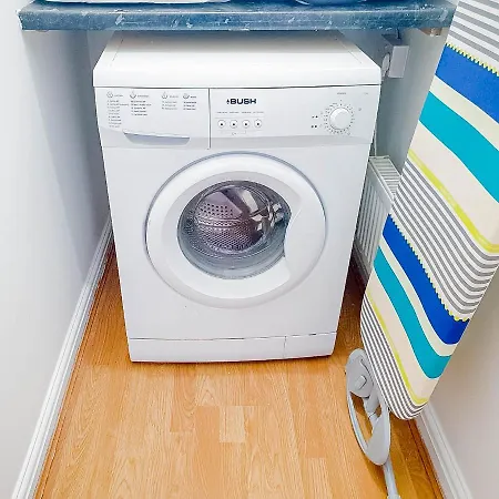 Airport Lounge - 3 Bed - 6 Persons *