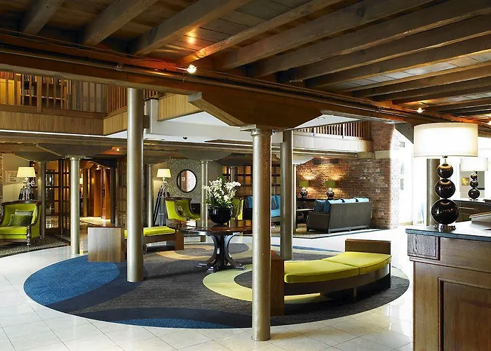 Marriott Victoria & Отель 4*