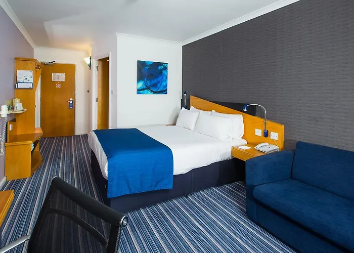 Express East By Ihg 호텔