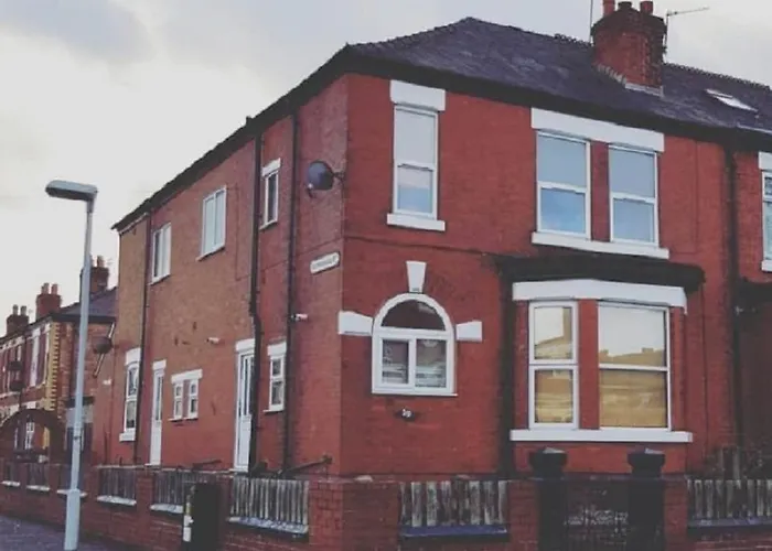 Beautiful 4 Bedroom Victorian Sleeps 7 Stockport 公寓 *