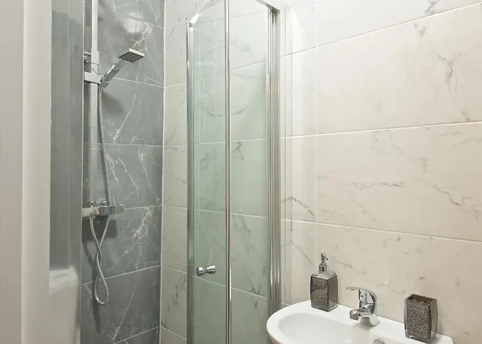 Beautiful Cozy With Free Parking *