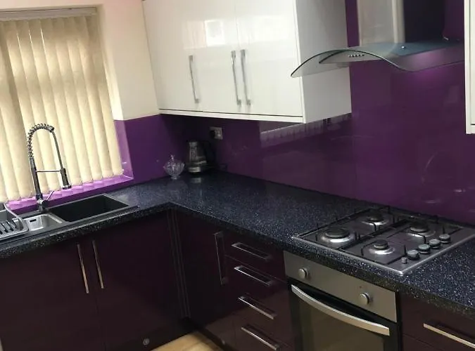Couette-café Big Rusholme With Tv And Private Bathroom-parking&wifi Manchester