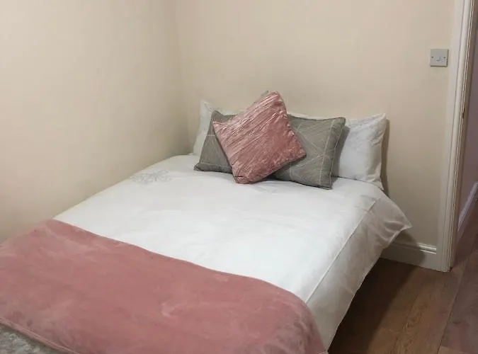 Big Rusholme With Tv And Private Bathroom-parking&wifi Couette-café