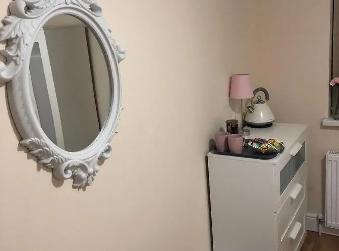 Big Rusholme With Tv And Private Bathroom-parking&wifi Manchester