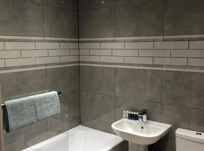 Big Rusholme With Tv And Private Bathroom-parking&wifi Manchester