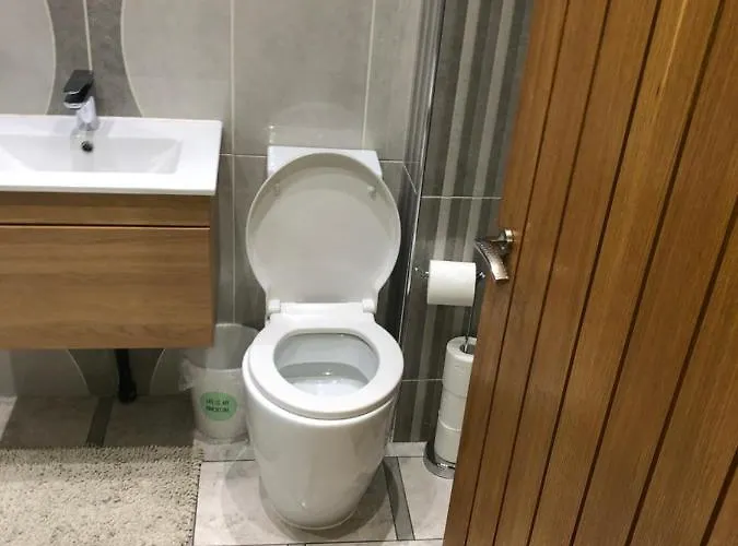 Big Rusholme With Tv And Private Bathroom-parking&wifi * Manchester