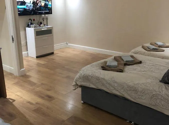 Big Rusholme With Tv And Private Bathroom-parking&wifi Couette-café *