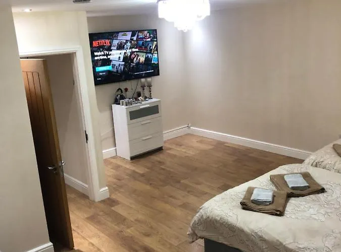 Big Rusholme With Tv And Private Bathroom-parking&wifi Couette-café Manchester