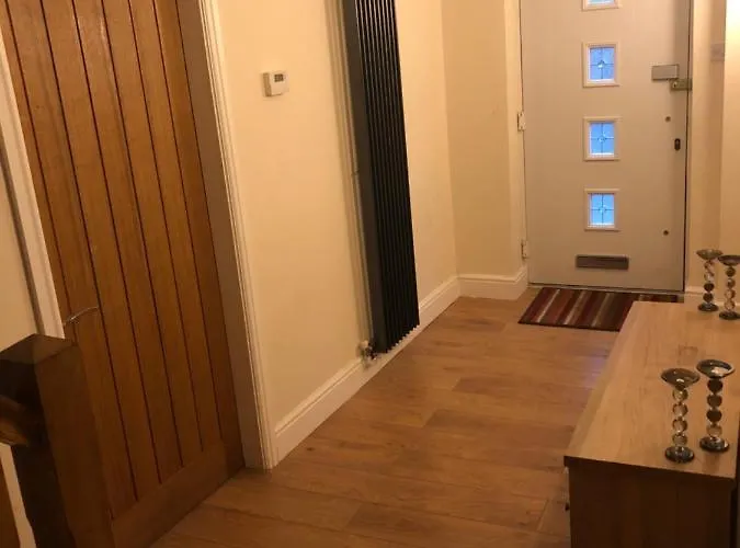 Couette-café Big Rusholme With Tv And Private Bathroom-parking&wifi Manchester