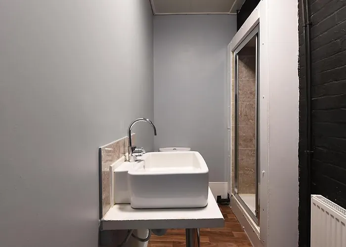 Penthouse Warehouse Slps 18