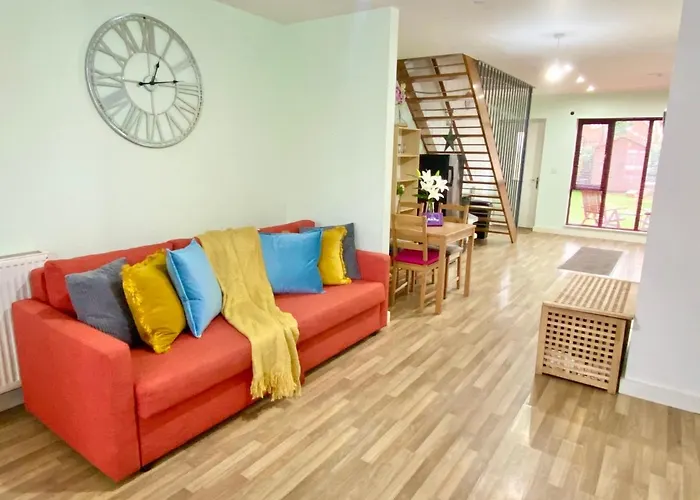 Spacious 5 Bed Townhouse Manchester, Salford Qauys - Two Bedroom With Parking * Mánchester