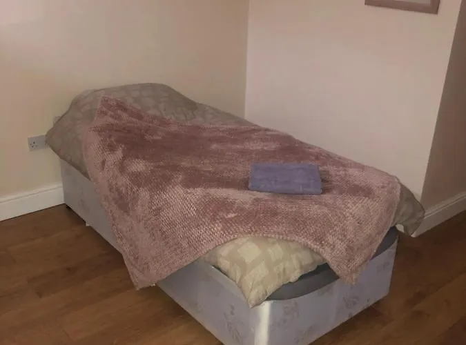 Big Rusholme With Tv And Private Bathroom-parking&wifi