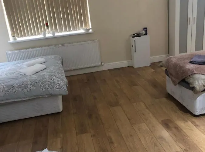 Big Rusholme With Tv And Private Bathroom-parking&wifi