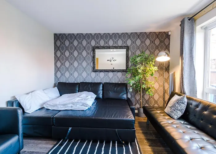 Bright&modern Contractor House By Niji Short