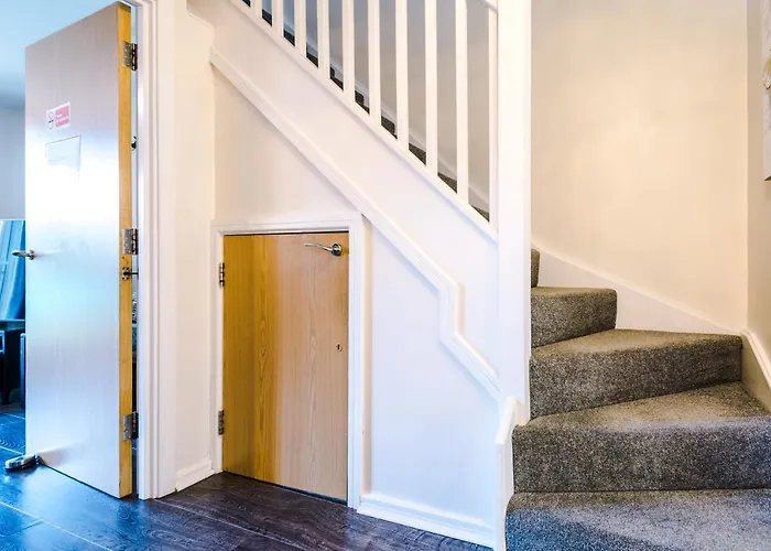 Bright&modern Contractor House By Niji Short *