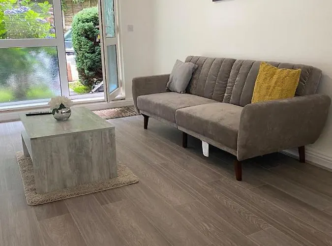 Gorgeous Ground Floor + Free Parking