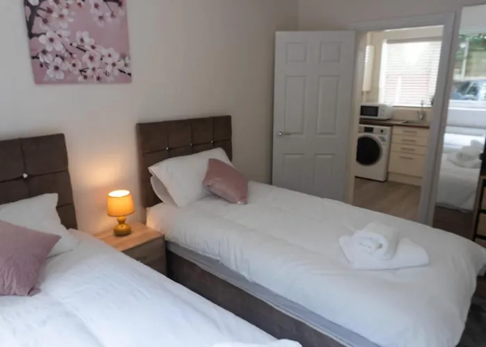 Gorgeous Ground Floor + Free Parking *