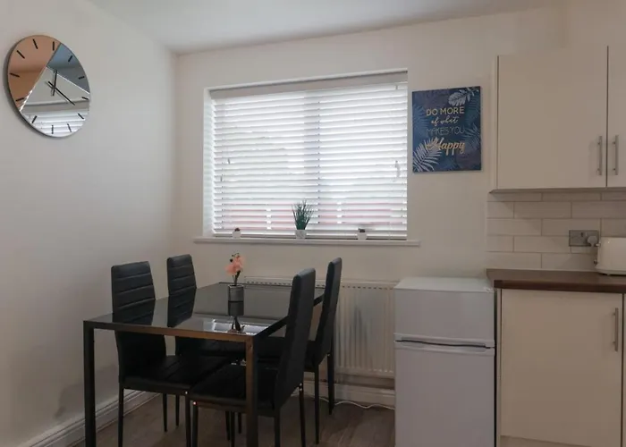 דירה Gorgeous Ground Floor + Free Parking *