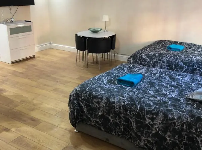 Big Rusholme With Tv And Private Bathroom-parking&wifi Μάντσεστερ