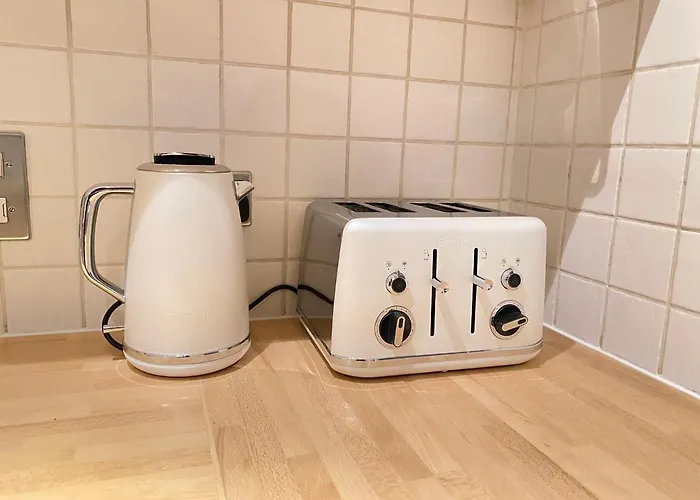 بيت للعطل Large 5-bed Centre Townhouse With Secure Parking