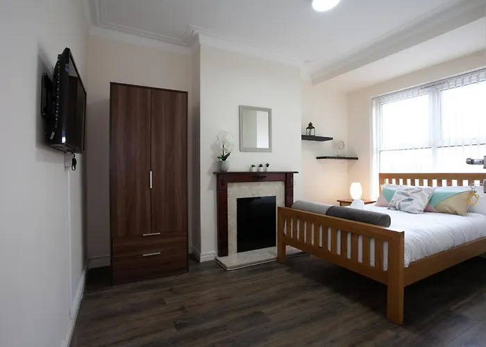 度假居 6 Bedroom House 10min Drive From Centre 曼彻斯特