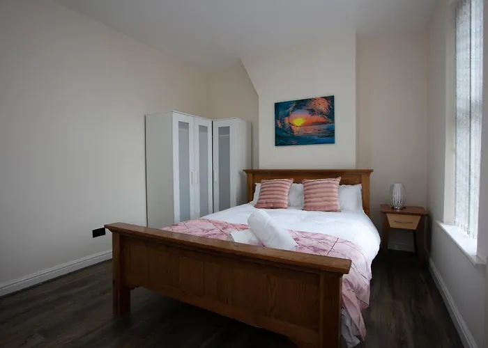 6 Bedroom House 10min Drive From Centre 度假居