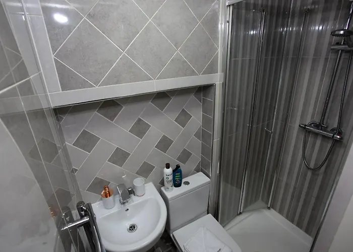 6 Bedroom House 10min Drive From Centre 度假居 曼彻斯特