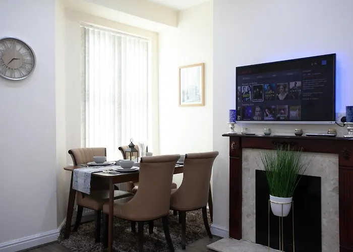 6 Bedroom House 10min Drive From Centre 度假居 曼彻斯特