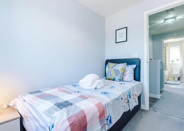 Vidale Court, 3 Bedroom House With River Irwell View, Sleeps 6 شقة