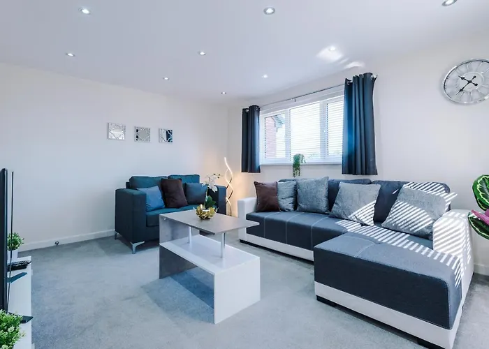 Vidale Court, 3 Bedroom House With River Irwell View, Sleeps 6