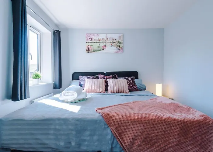 Vidale Court, 3 Bedroom House With River Irwell View, Sleeps 6 شقة مانشستر