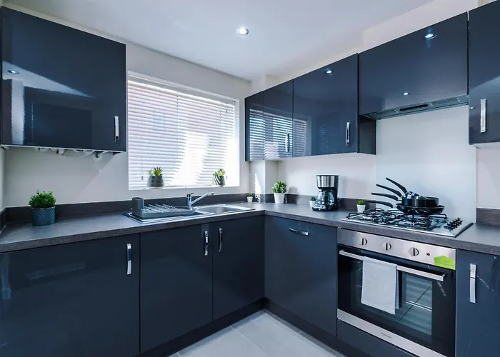 Vidale Court, 3 Bedroom House With River Irwell View, Sleeps 6 *