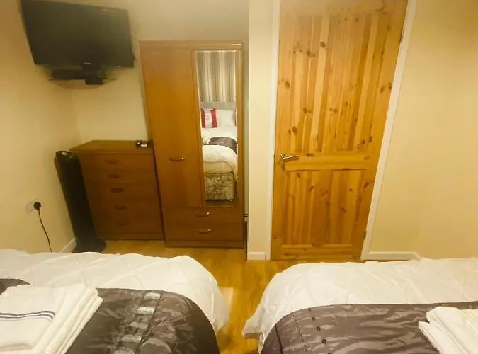 Brigstock Holidays House *