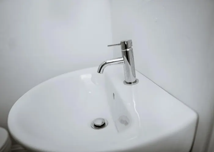 City-centre With Dedicated Workspace, Sleeps 4 Apartament *