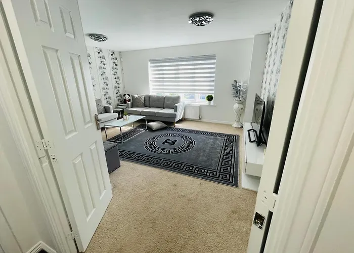 Watan - Spacious 3 Bedrooms Entire House With Beautiful Outdoor Garden *