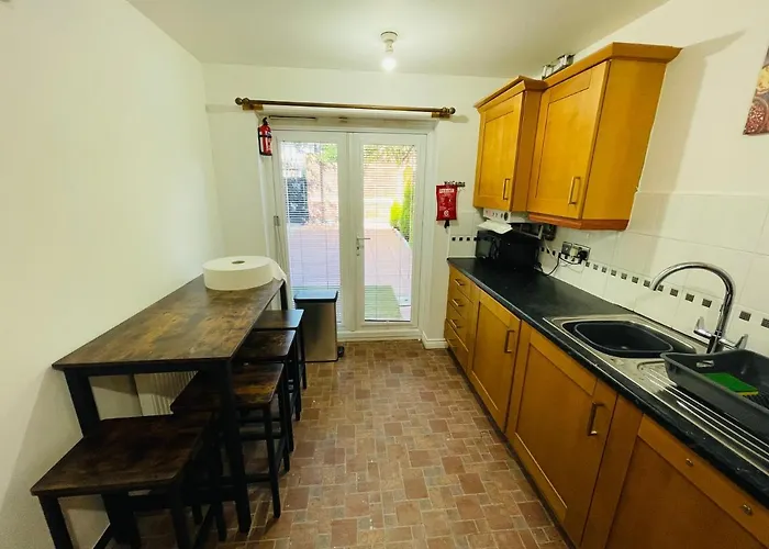 Watan - Spacious 3 Bedrooms Entire House With Beautiful Outdoor Garden *