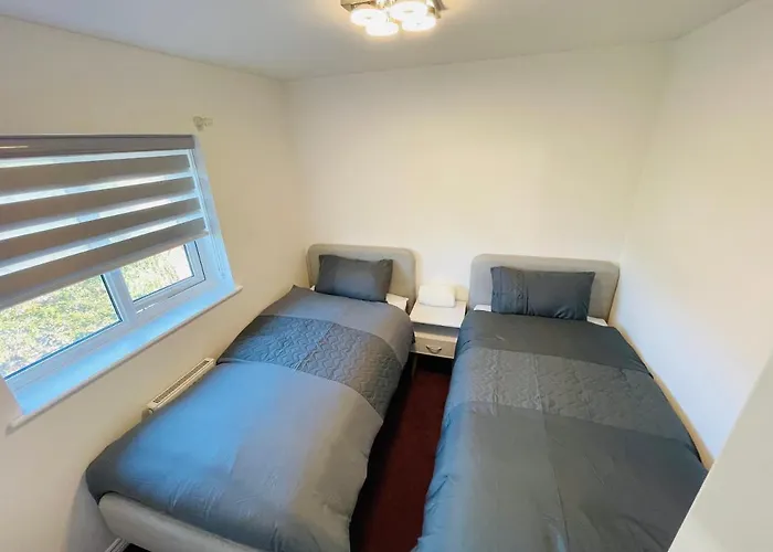 Semesterbostad Watan - Spacious 3 Bedrooms Entire House With Beautiful Outdoor Garden